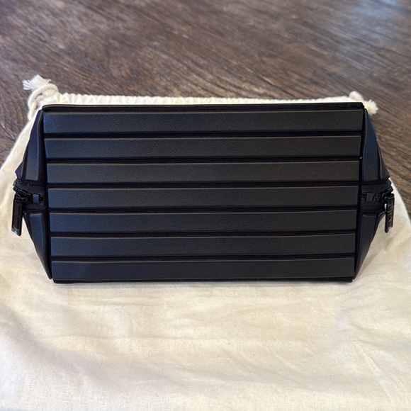 Parallelle The Large Traveller Toiletry/Cosmetic Bag - Picture 5 of 5